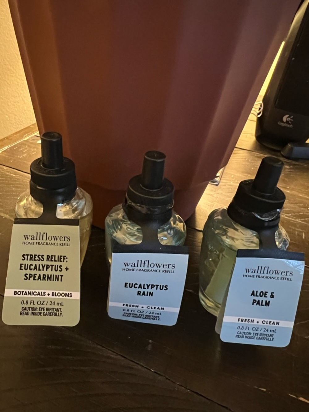 Bath & Body Works Wallflowers Plug-In Refills - Eucalyptus & Aloe (clear, black)